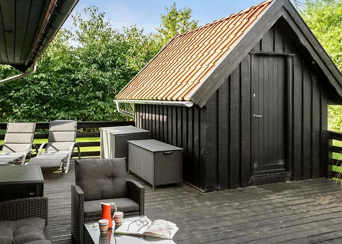 Дом отдыха Cozy In Juelsminde With Sauna *